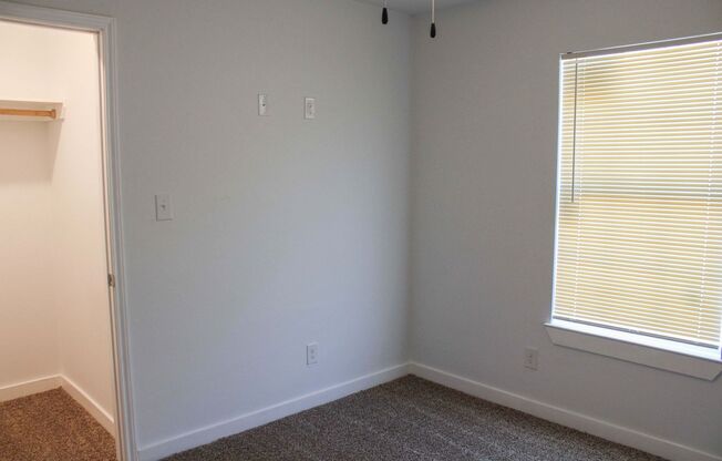 3 beds, 2 baths, 1,092 sqft, $1,245, Unit Unit 202