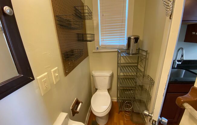 1 bed, 1 bath, 650 sqft, $1,095, Unit 61 E. 4th Ave.