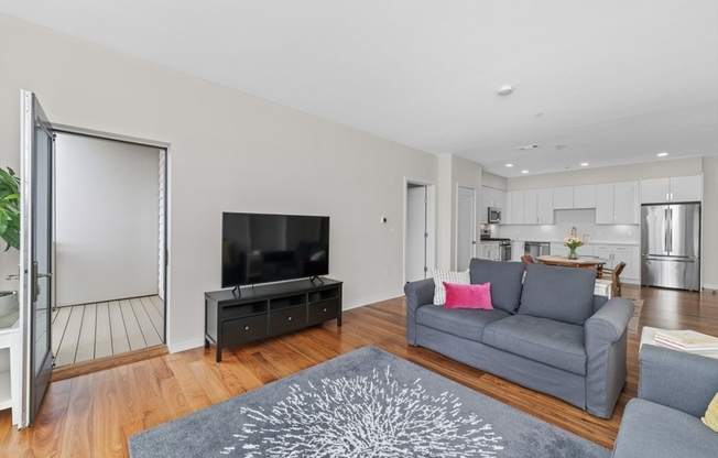 2 beds, 2 baths, 1,194 sqft, $4,000, Unit 417