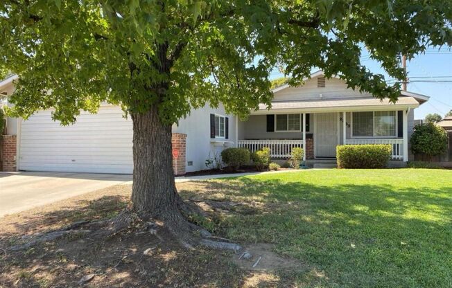 Coming Soon! Beautiful Home for Rent in SW Visalia. Please do not disturb tenants!