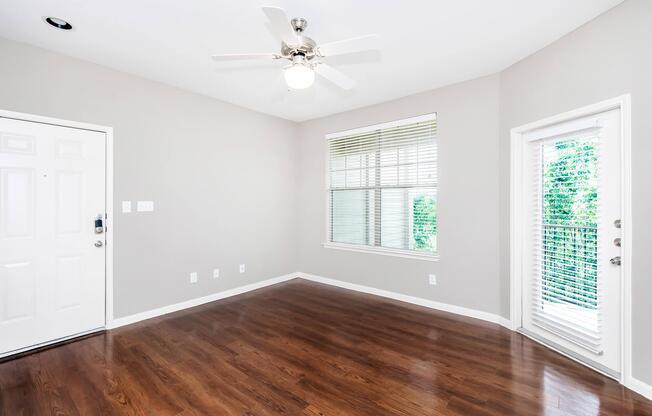 1 bed, 1 bath, 602 sqft, $1,355