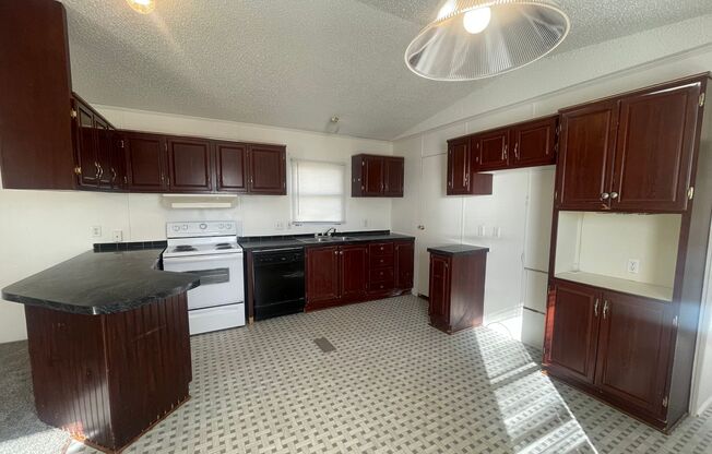 3 beds, 2 baths, $1,050