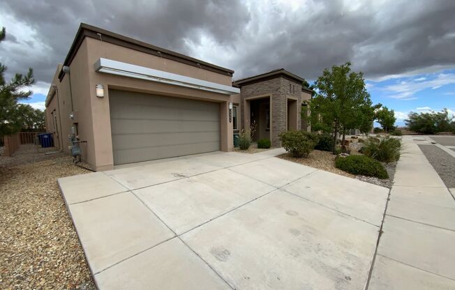 3 Bedroom & An Office Luxury Home Available on Private Street Near Woodmont & Rainbow NW!