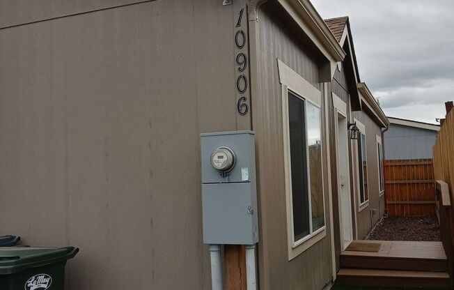 3bd/2 bath Mobile Home Available now!