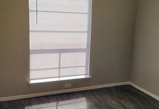 2 beds, 1 bath, 849 sqft, $1,300, Unit 2-246