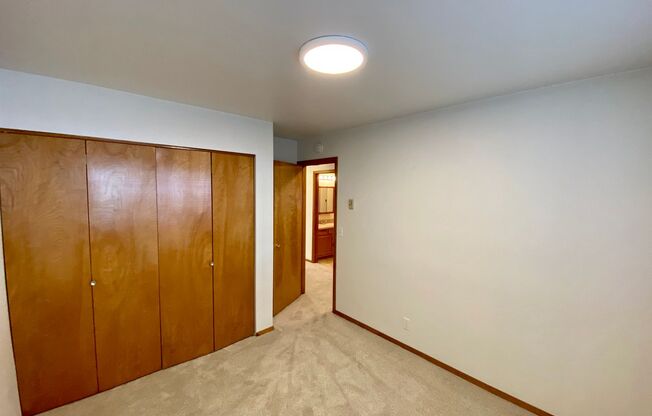 2 beds, 1 bath, $1,725, Unit 2690 - 04