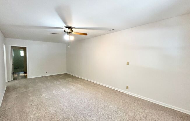 2 beds, 1 bath, $1,100, Unit 3074-A