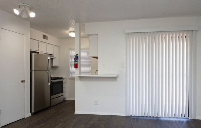 Studio, 1 bath, 393 sqft, $975, Unit 316