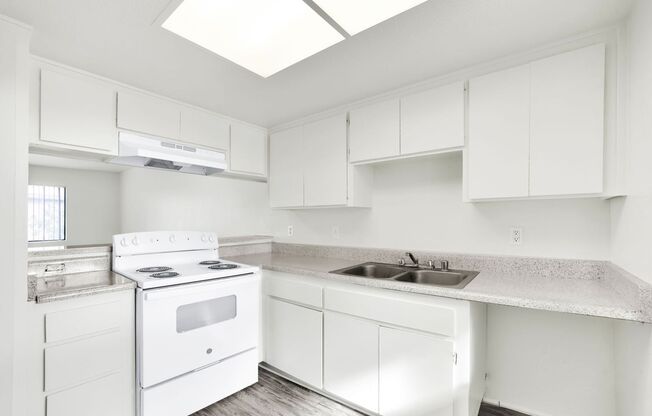 2 beds, 2 baths, $2,048, Unit 116