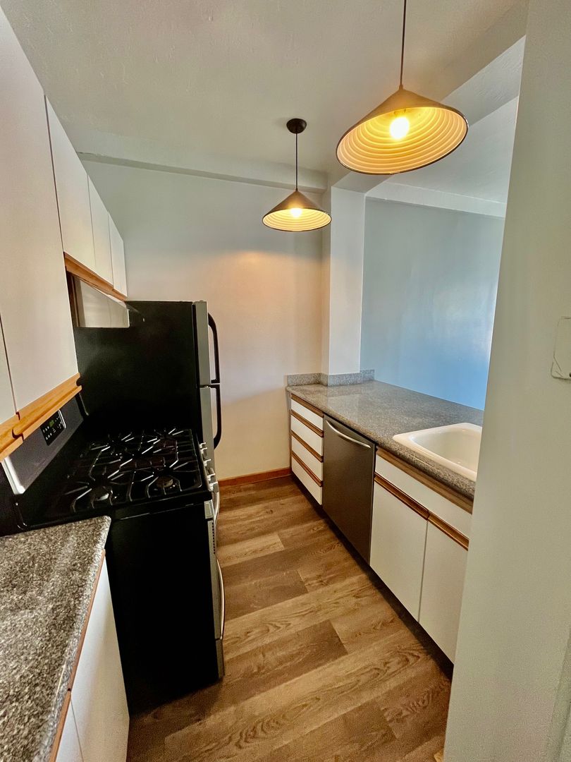 Luxurious Condo Living in Prime Cow Hollow Location!