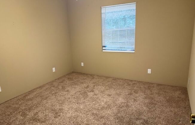 3 beds, 1 bath, 1,125 sqft, $800, Unit CC-735-5B