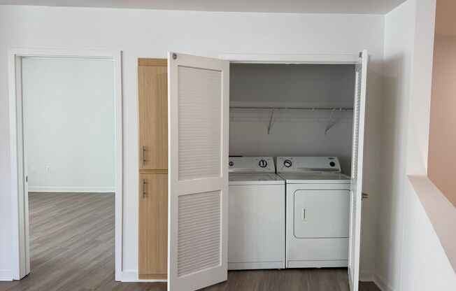 3 beds, 3 baths, 1,956 sqft, $5,300, Unit 275