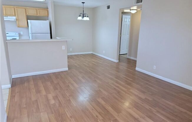 SE / SUNRISE MANOR 2ND FLOOR UNIT IN GATED COMMUNITY!