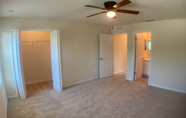 3 beds, 2.5 baths, $1,600