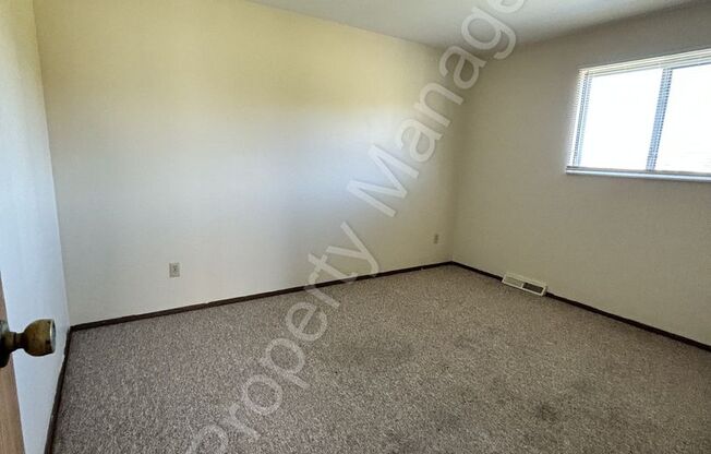 2 beds, 1 bath, 800 sqft, $800, Unit 8