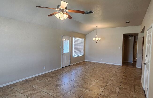 Lovely 2 Bed/2 Bath Duplex in Trimmier Estates! Viewable 9/18