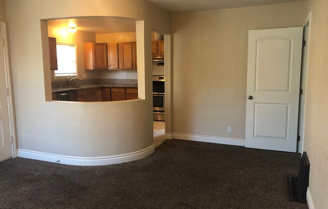 *ALL UTILITIES INCLUDED* - Gorgeous Single Family Home Near Downtown Ventura!
