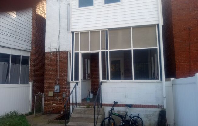 3 beds, 2.5 baths, $2,800