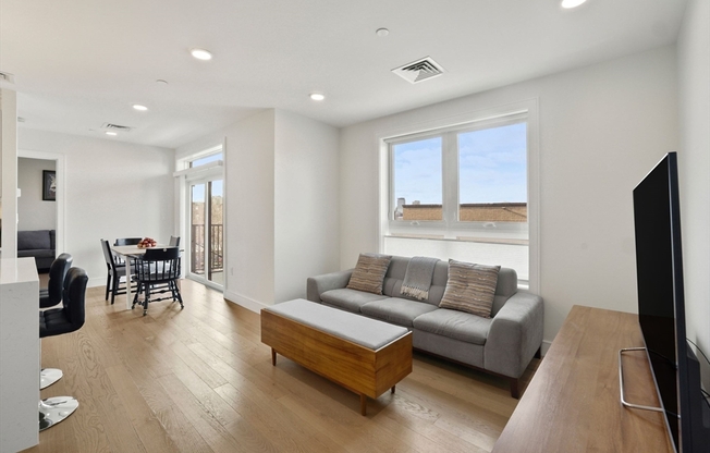 2 beds, 2 baths, 944 sqft, $3,700, Unit 410