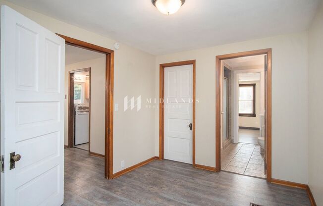 2 beds, 1 bath, $1,200