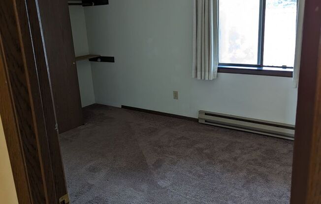 2 beds, 1 bath, $1,100