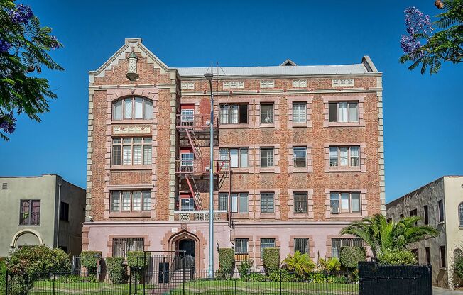 Studio, 1 bath, 450 sqft, $1,450, Unit 205