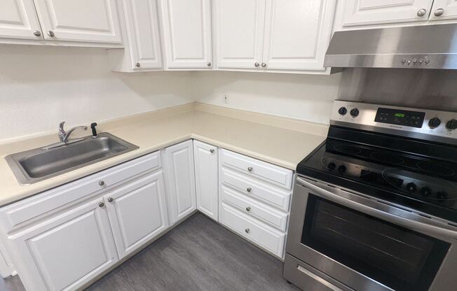 1 bed, 1 bath, 750 sqft, $2,195, Unit 147 South Blvd. - Suite C