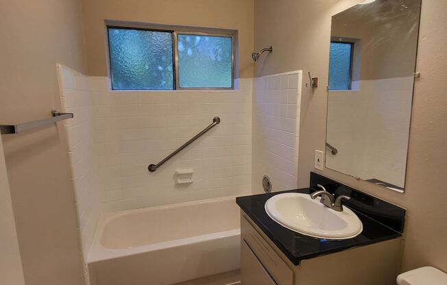 2 beds, 1 bath, 850 sqft, $1,695, Unit 4552