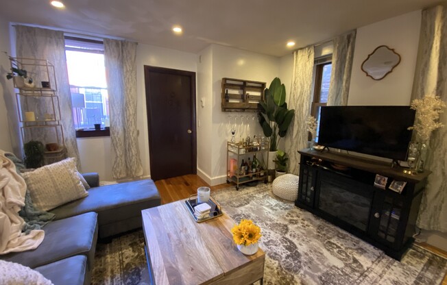 2 beds, 1 bath, 850 sqft, $3,800, Unit 8F