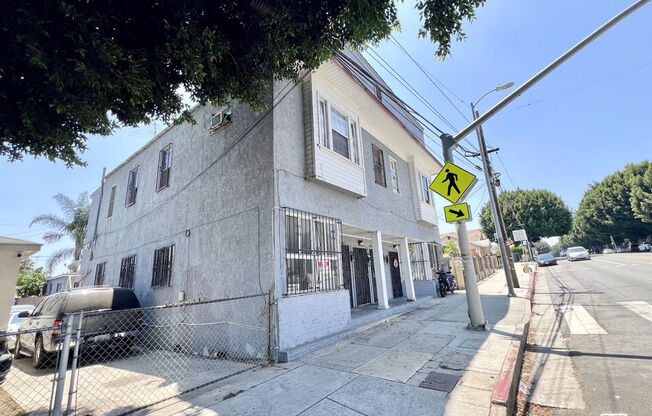 3260 E 4 ST