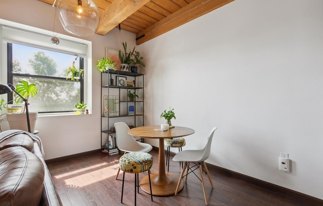 1 bed, 1 bath, 732 sqft, $3,500, Unit 216
