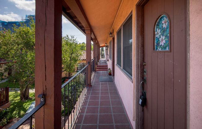 Rare 1 Bedroom in a Fantastic Location with Timeless Vintage Charm!