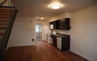 3 beds, 1.5 baths, 1,500 sqft, $1,595, Unit Apt 16