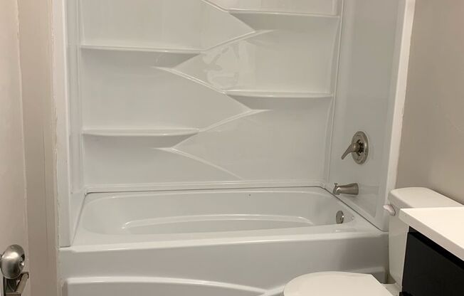 1 bed, 1 bath, 650 sqft, $920, Unit N-0115