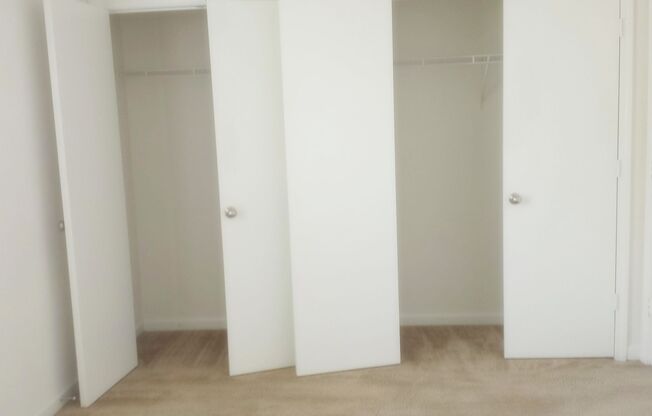 2 beds, 1 bath, 900 sqft, $1,150, Unit 06C