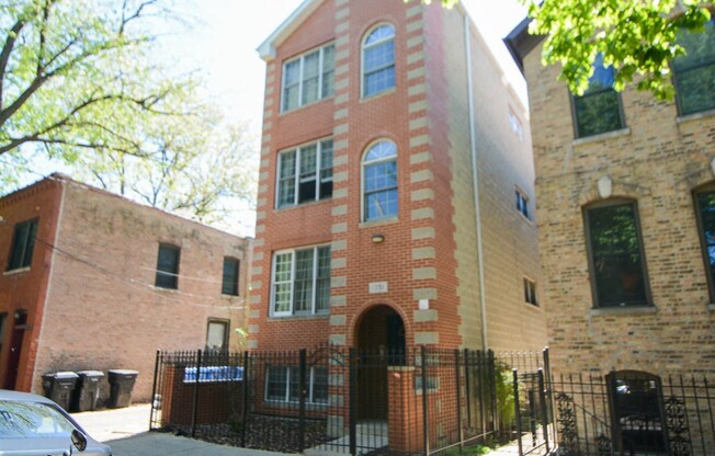 1351 351 N WOLCOTT