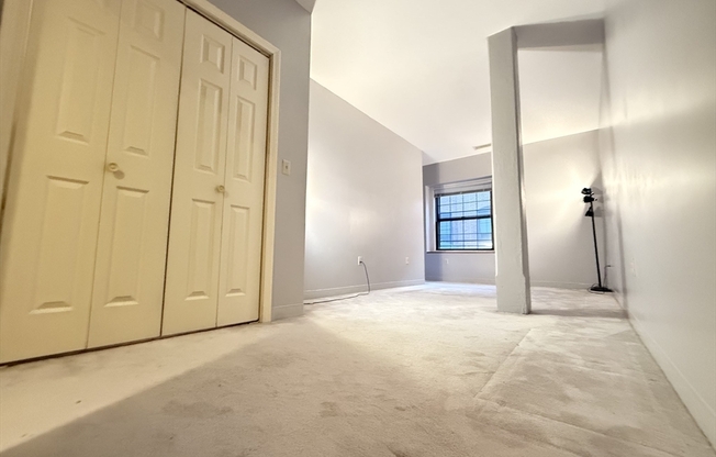 2 beds, 1 bath, 939 sqft, $2,200, Unit 216