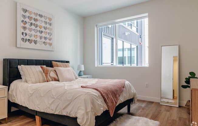 2 beds, 2 baths, 913 sqft, $2,700, Unit 201
