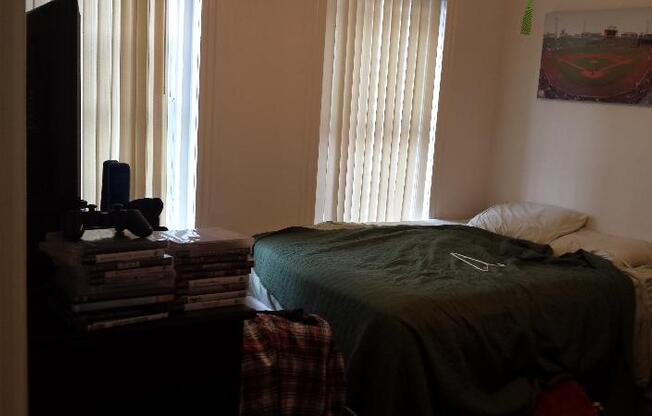Studio, 1 bath, 330 sqft, $2,400, Unit 10