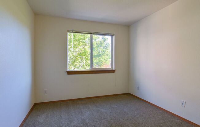 3 beds, 2 baths, $2,400, Unit 208