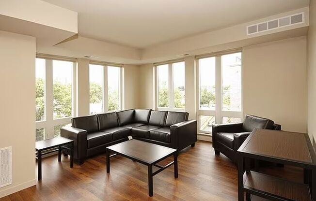 2 beds, 2 baths, 782 sqft, $2,000, Unit 401