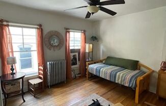 Studio, 1 bath, 550 sqft, $1,195