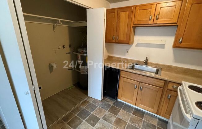 2 beds, 1 bath, 900 sqft, $1,495, Unit 16346 Unit 1