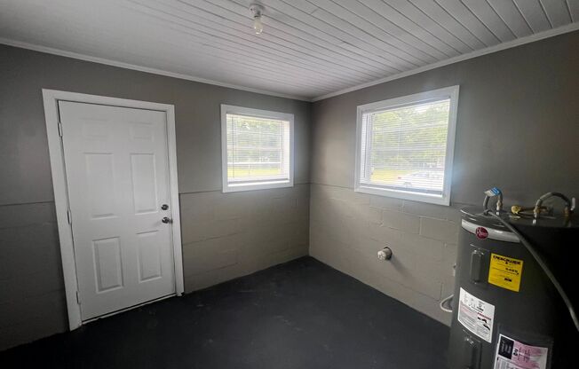 2 beds, 1 bath, $1,150