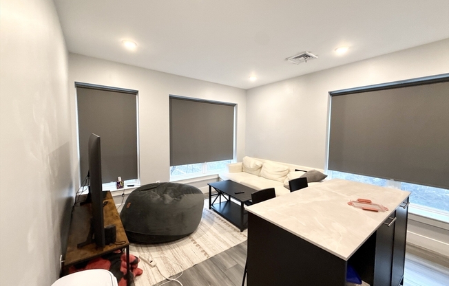 2 beds, 2 baths, 475 sqft, $4,200, Unit 301