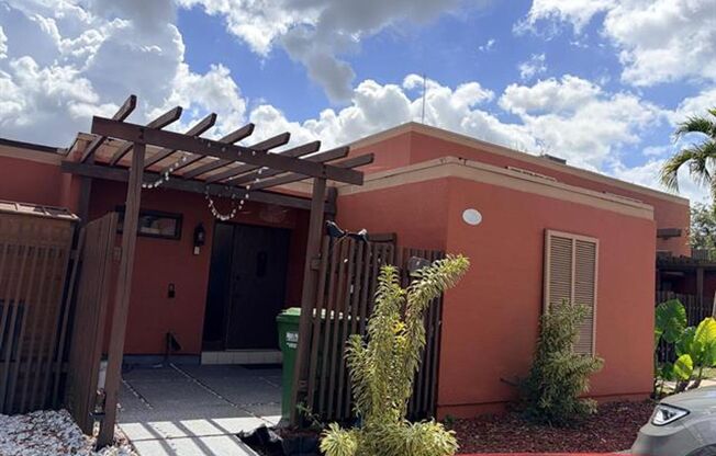 1641 Fairway Rd PEMBROKE PINES, FL 33026-