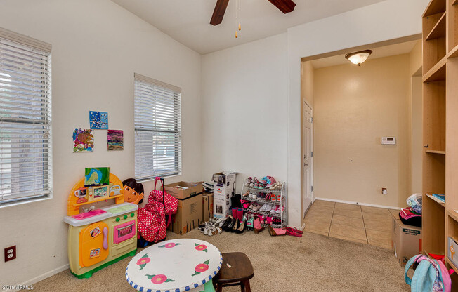 Charming 5 Bed 3 Bath Tolleson Home with Solar!!