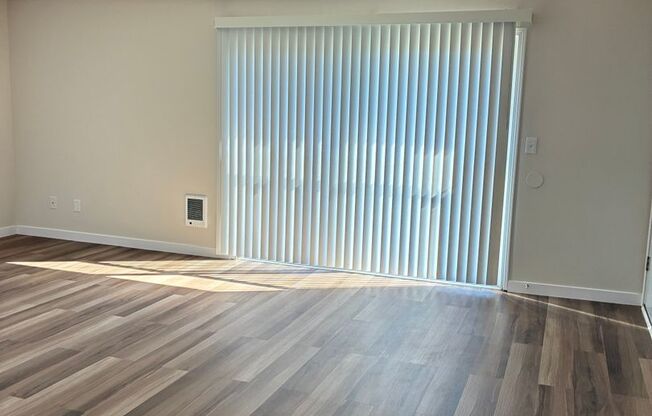 2 beds, 1 bath, 860 sqft, $1,699, Unit E-08