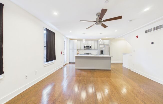 Beautiful modern bright 2 bed 1 bath with private patio