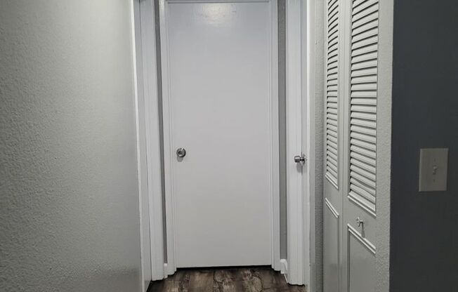 3 beds, 1 bath, 945 sqft, $1,700, Unit 1326 M4